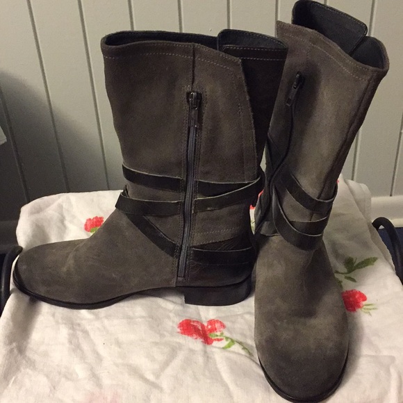 Ugg leather motorcycle style boots - Picture 6 of 8